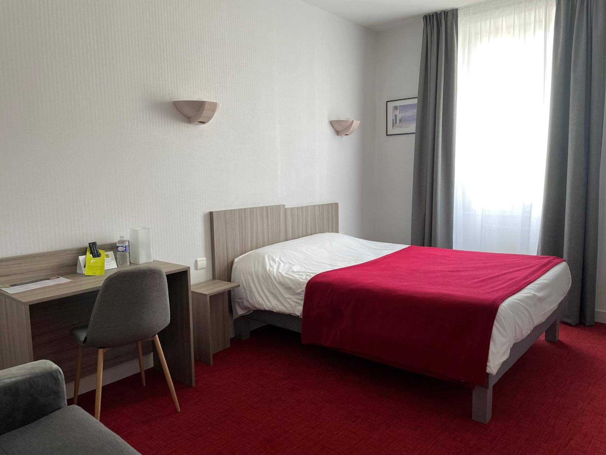 Hotel Restaurant La Boule D'Or Barbezieux-Saint-Hilaire المظهر الخارجي الصورة