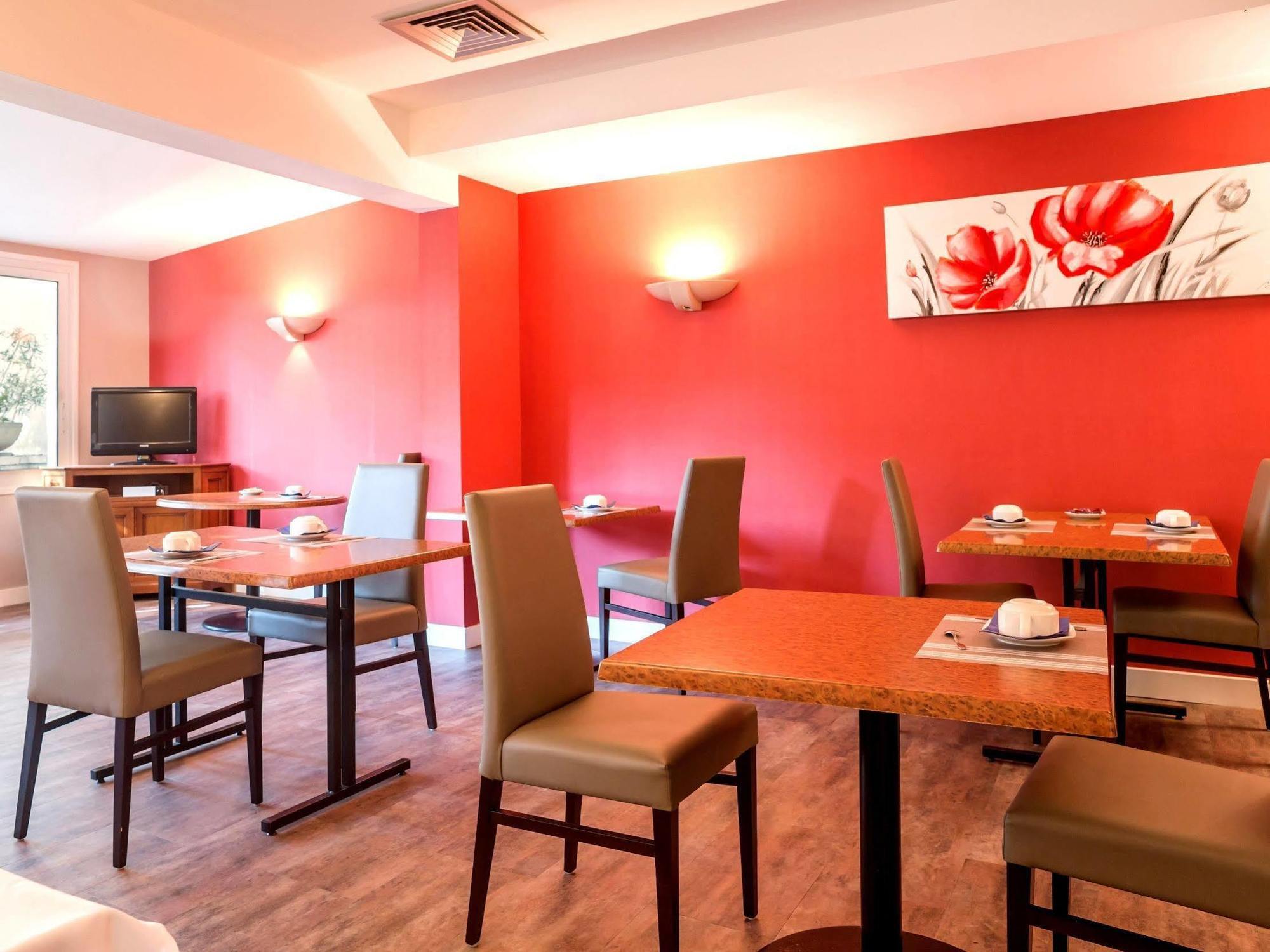 Hotel Restaurant La Boule D'Or Barbezieux-Saint-Hilaire المظهر الخارجي الصورة
