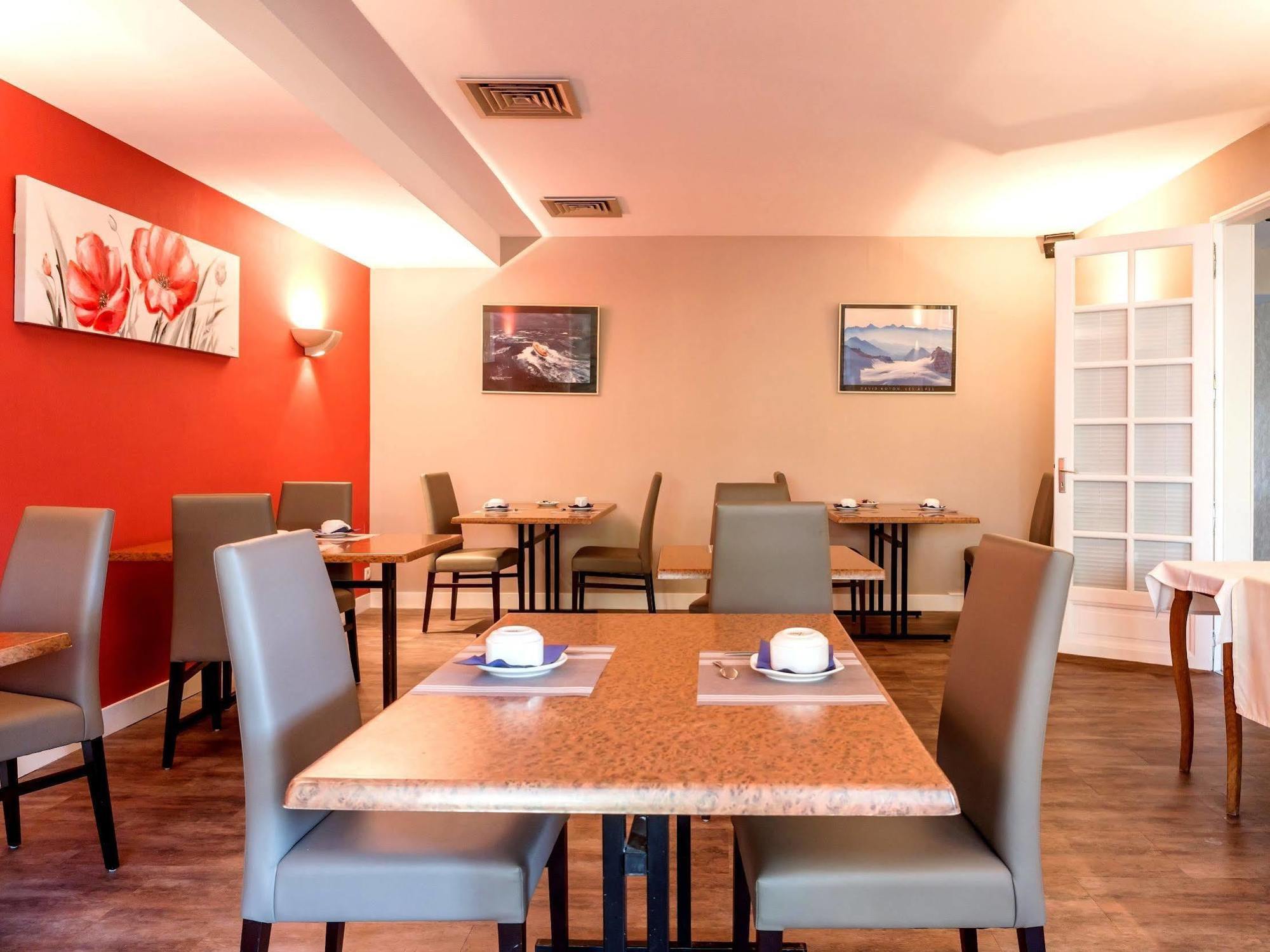 Hotel Restaurant La Boule D'Or Barbezieux-Saint-Hilaire المظهر الخارجي الصورة