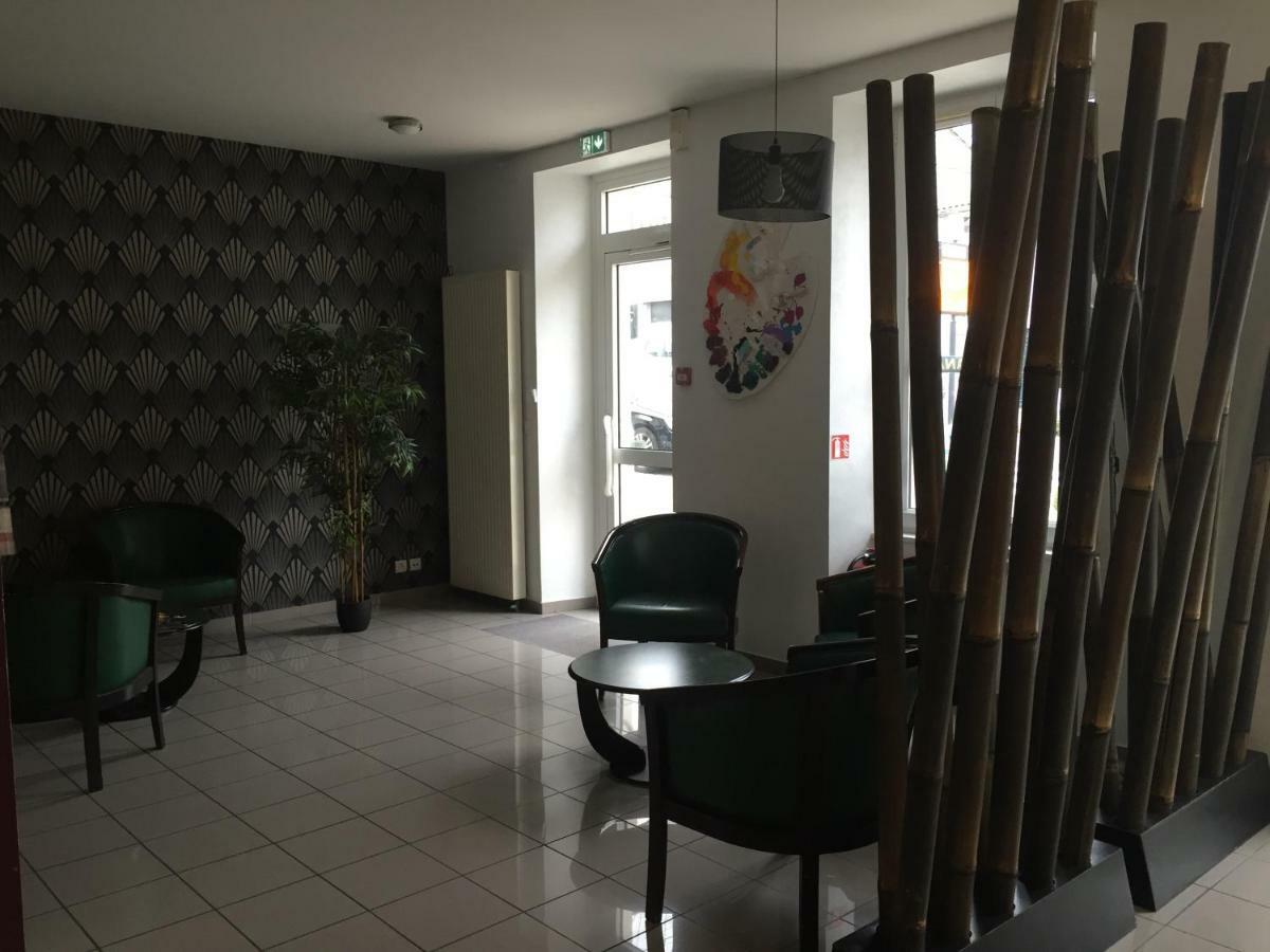 Hotel Restaurant La Boule D'Or Barbezieux-Saint-Hilaire المظهر الخارجي الصورة