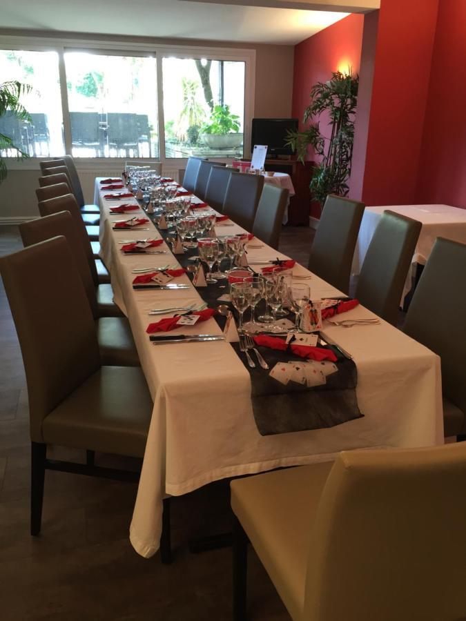 Hotel Restaurant La Boule D'Or Barbezieux-Saint-Hilaire المظهر الخارجي الصورة